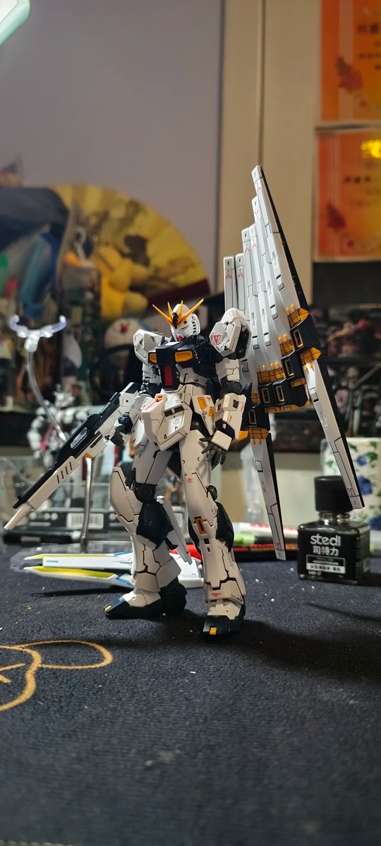 ガンダムが大好きで、それは言葉では表現できない感覚です。あの生き生きとしたモビルスーツの模型を見るたびに、心の中に興奮がこみ上げてきます。そんな瞬間、私たちはまるで子供時代に戻り、不正と戦う世界に戻ったかのような気がします！