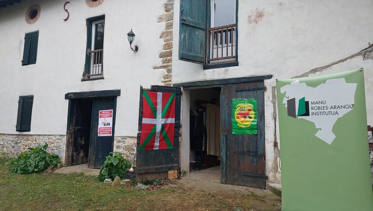 icipaysbasque's tweet photo. Plutôt que de vendre leur maison au Pays Basque, ils la donnent à des associations militantes

➡️ https://t.co/TherIu2tW9 https://t.co/eNgjp0H1pR