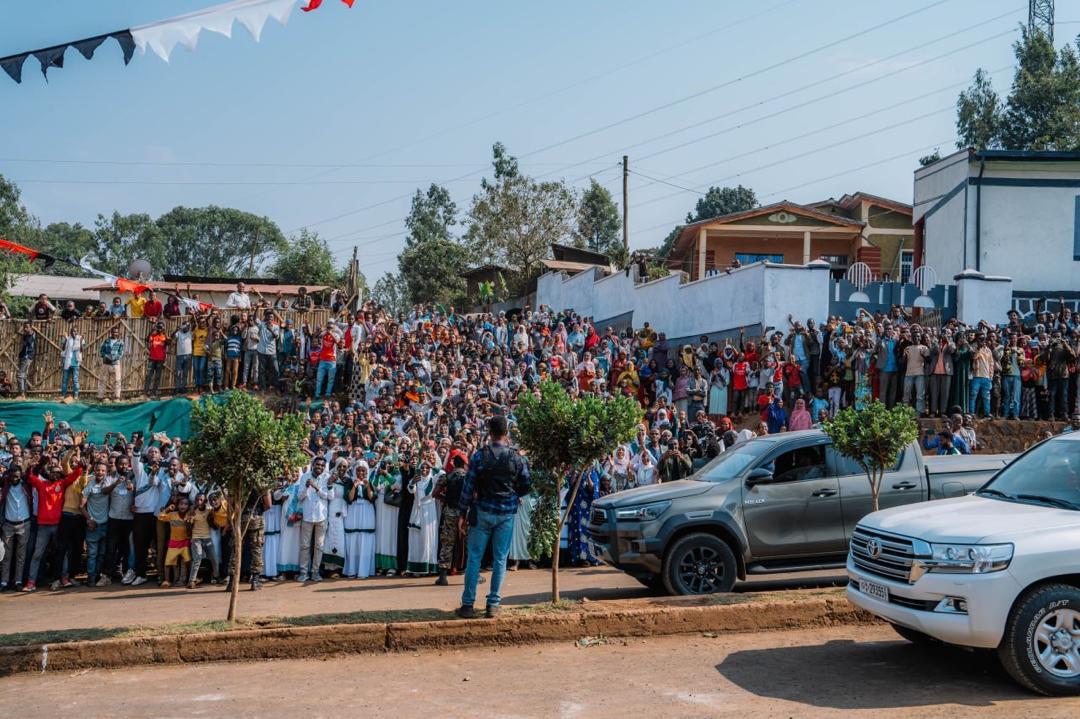 AbiyAhmedAli's tweet photo. Review of development works in Agaro and Beshasha towns

በአጋሮ እና በሻሻ የልማት ስራዎች ጉብኝት https://t.co/vld3OsDfvR