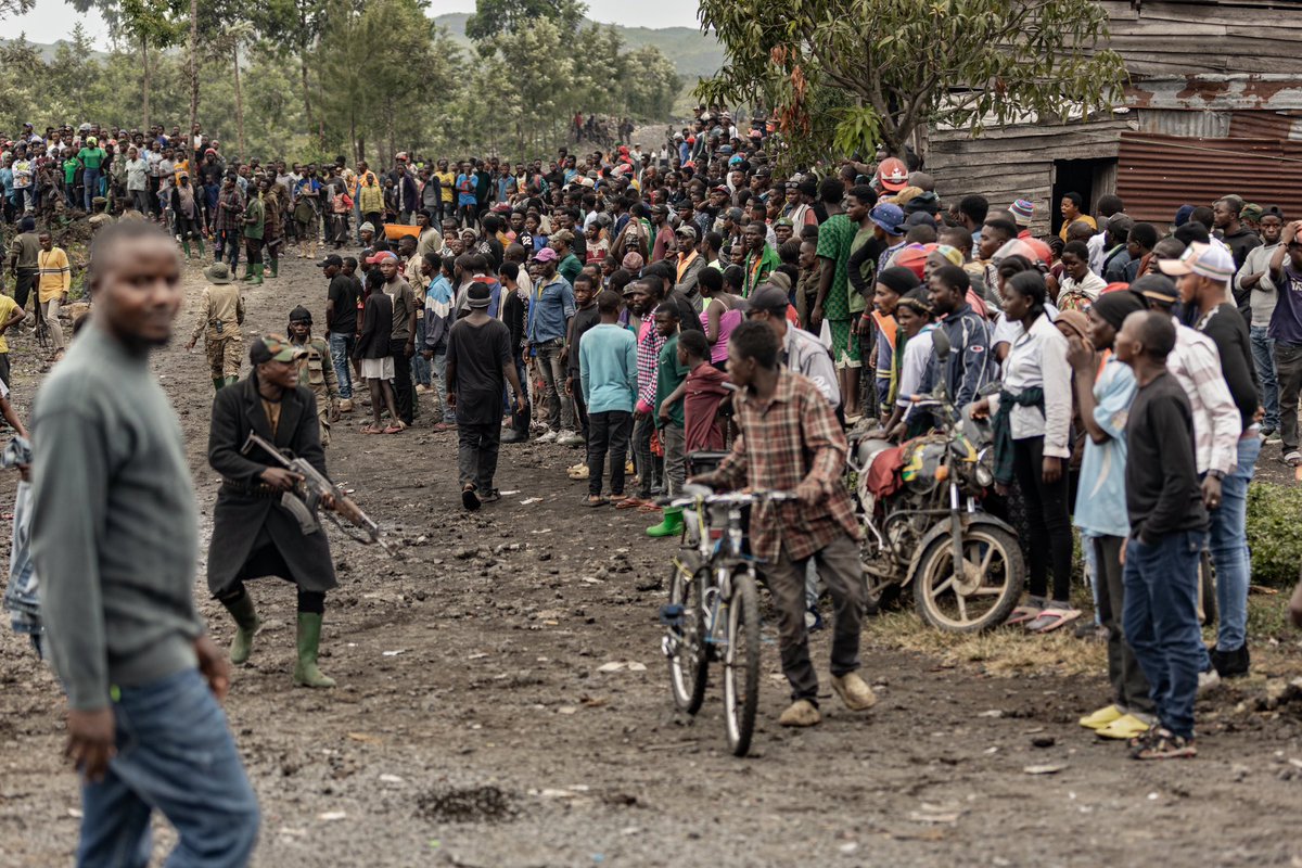 LTAImages's tweet photo. LES REBELLES M23 AUX PORTES DE GOMA

Le 23 janvier 2025, le #M23 a pris #Sake, à 20 km de #Goma, après des affrontements avec les FARDC et les milices #Wazalendo. Cette avancée stratégique fait planer une menace sur #Goma, rappelant l’occupation de 2012. 📸: LTA

#Congo #RDC https://t.co/IDpHEGQLel