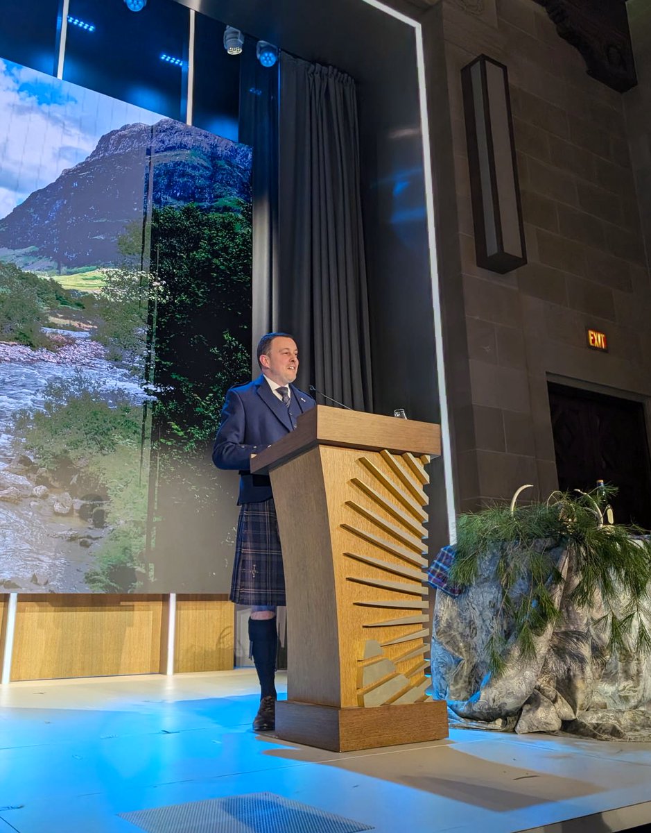 Diplocolin's tweet photo. The final 24 hours of my Burns Night marathon took me from D.C. to LA. In D.C, I survived a Toast to the Lassies in a huge event with @USChamber in Washington, before joining @SaintAndrewsLA to support community &amp; help raise money for those affected by horrific fires in the area. https://t.co/qpe1xvCSjX