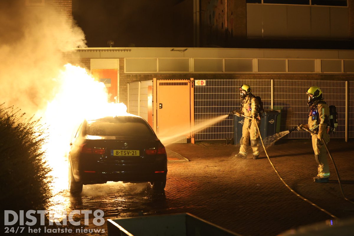 Auto uitgebrand op Dirk Costerplein Delft