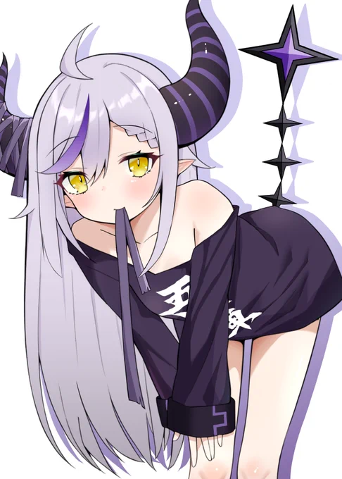 自宅では吾輩Tシャツでダラダラしてて欲しい妄想#ラプラス·ダークネス #hololive #laplus_artdesu 