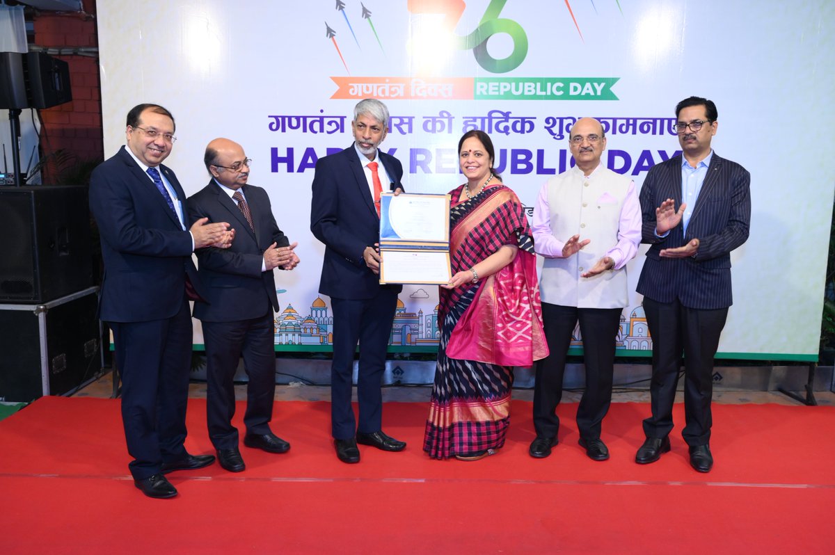 SAILsteel's tweet photo. 'Best Executive Awards', 'Best Non - Executive awards' and 'Best Group Performance Awards' were distributed today at SAIL Corporate Office by Chairman, SAIL Shri Amarendu Prakash and Directors of the company.
#performanceaward #awards #employeeappreciation https://t.co/LLcswcwWh7