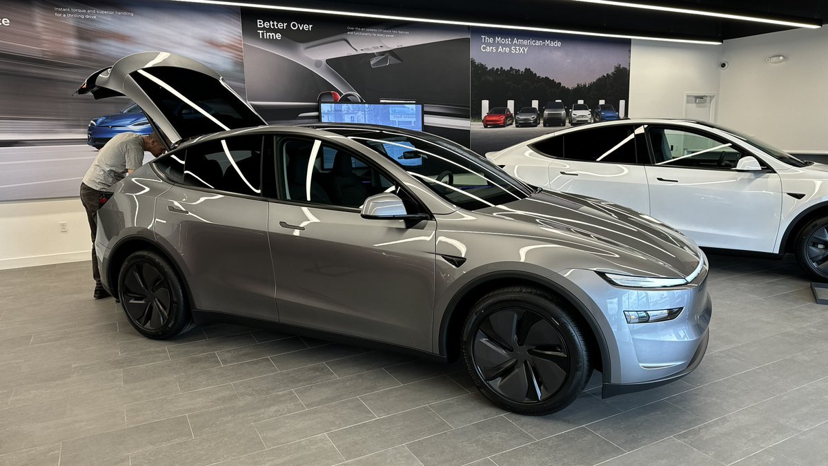 sbthegamer85's tweet image. Tesla Model Y Juniper Review👉 youtu.be/hFL4eAU-zro?si…

#teslamodelyjuniper #modelyjuniper #modelyrefresh #modely #teslamodely #tesla #juniper