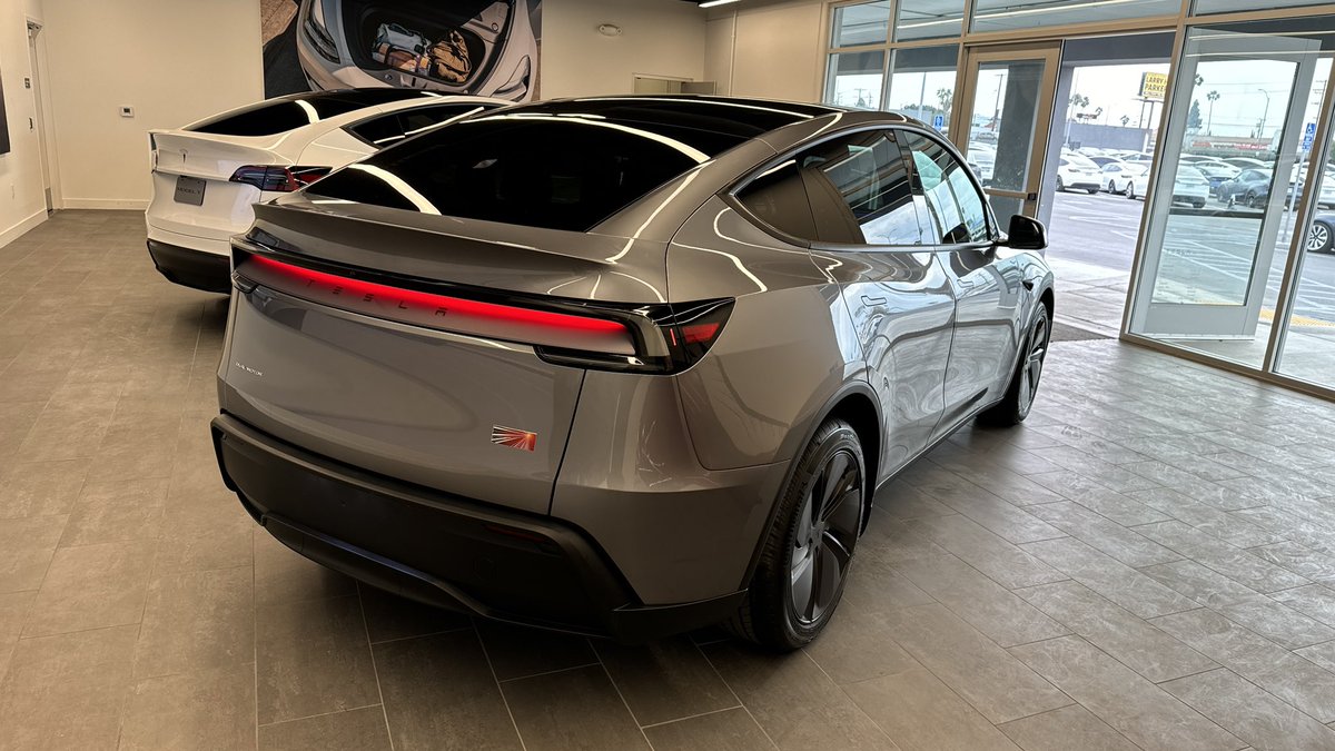 sbthegamer85's tweet image. Tesla Model Y Juniper Review👉 youtu.be/hFL4eAU-zro?si…

#teslamodelyjuniper #modelyjuniper #modelyrefresh #modely #teslamodely #tesla #juniper