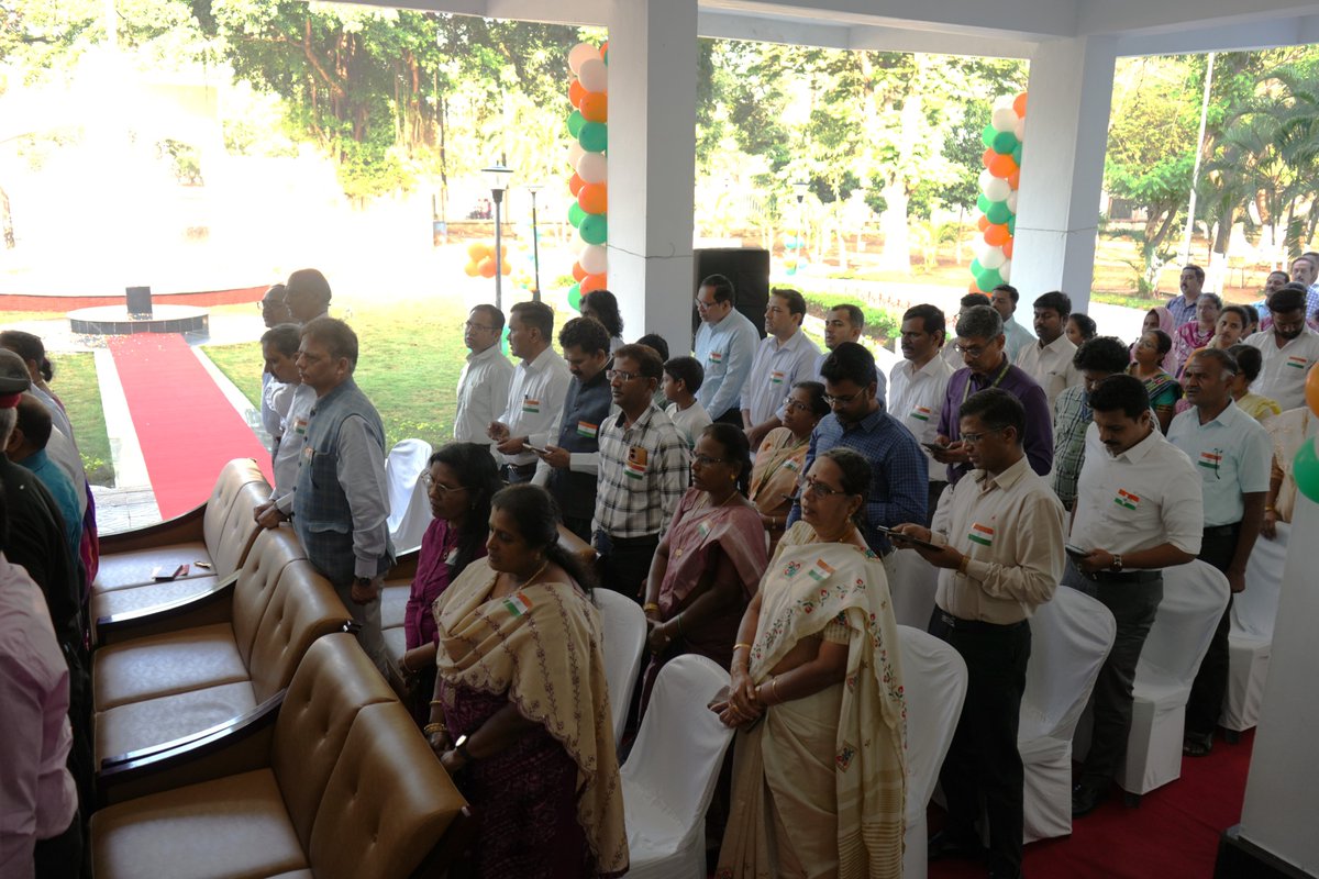 AVANI_PR's tweet photo. On the occasion of the 76th Republic Day, Shri Sanjay Dwivedi, CMD/AVNL, administered the TB Mukt Bharat pledge to the officers and staff of AVNL CO. This pledge is a key initiative of the 100-day campaign under the National Tuberculosis Elimination Program. #AVNL #TBMuktBharat @MoHFW_INDIA @DefProdnIndia