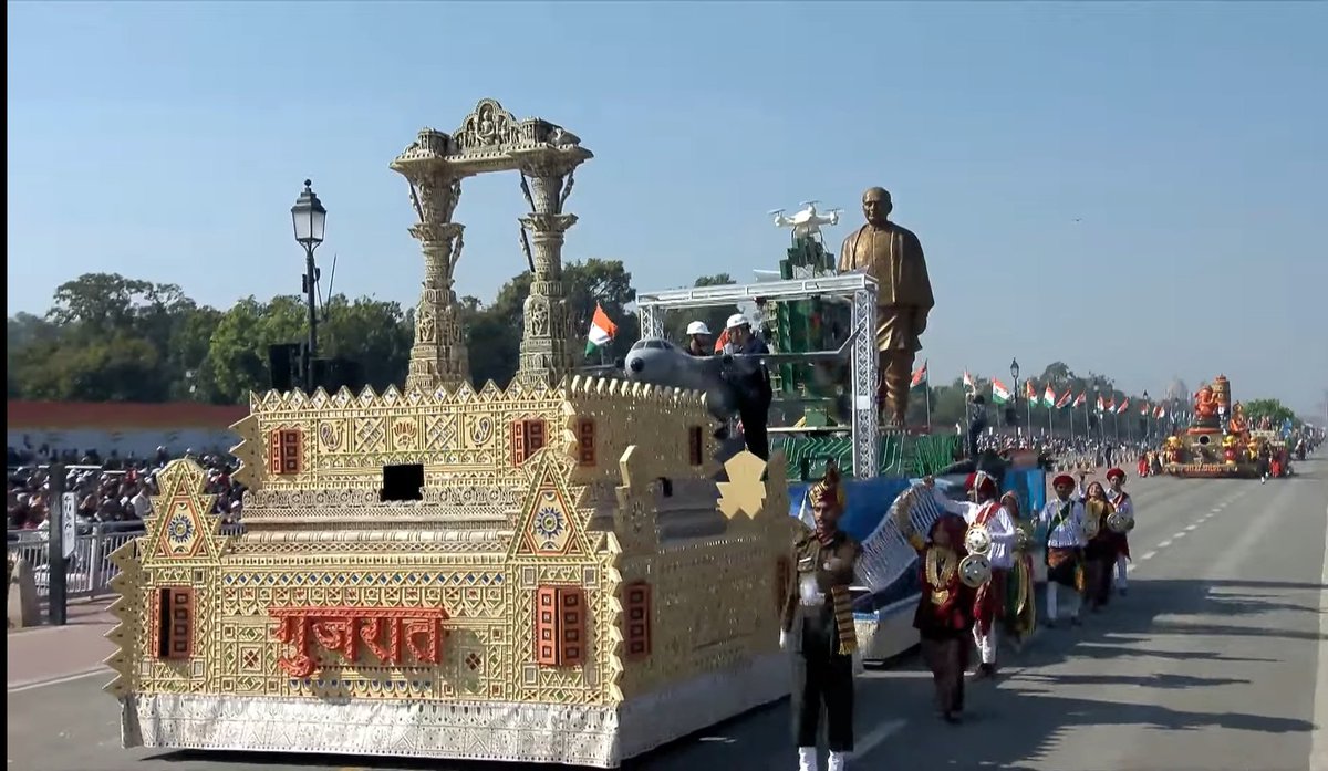 ThePerilousGirl's tweet photo. Tableau of Gujarat 🇮🇳

#RepublicDayIndia #RepublicDay2025 https://t.co/fTXmJkaqQE