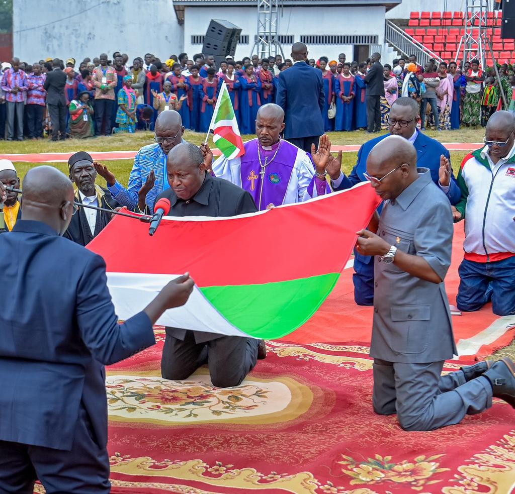 MwemeraC's tweet photo. #Butundi🇧🇮, Uwurongowe n'Imana ntazimira ni ngombwa tugere Kure umuntu ubuntu atotugeza
@KwaNtare @CnddFdd @CnddFddBuhumuza @CNDD_FDDGitega @CnddFddButanyer @BurundiGov @CnddFddBuja @CnddFddChine @BurundiInsight https://t.co/bphdYxZuc8