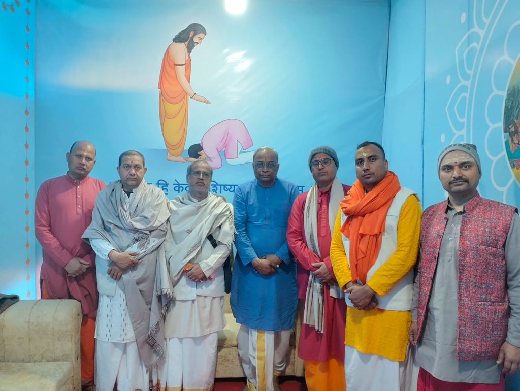 नेपाल के सनातन धर्मप्रेमी का सनातन प्रदर्शनी को भेट

#महाकुंभ_2025_प्रयागराज