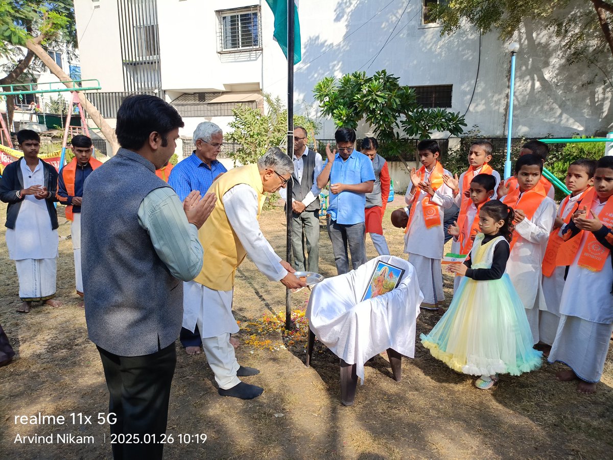 ArvindNikkam1's tweet photo. संचार नगर एक्सटेंशन रहवासी परिवार द्वारा 76 वा गणतंत्र दिवस  एवं भारत माता कि आरती कर मनाया गया https://t.co/uWmGbrLlK1