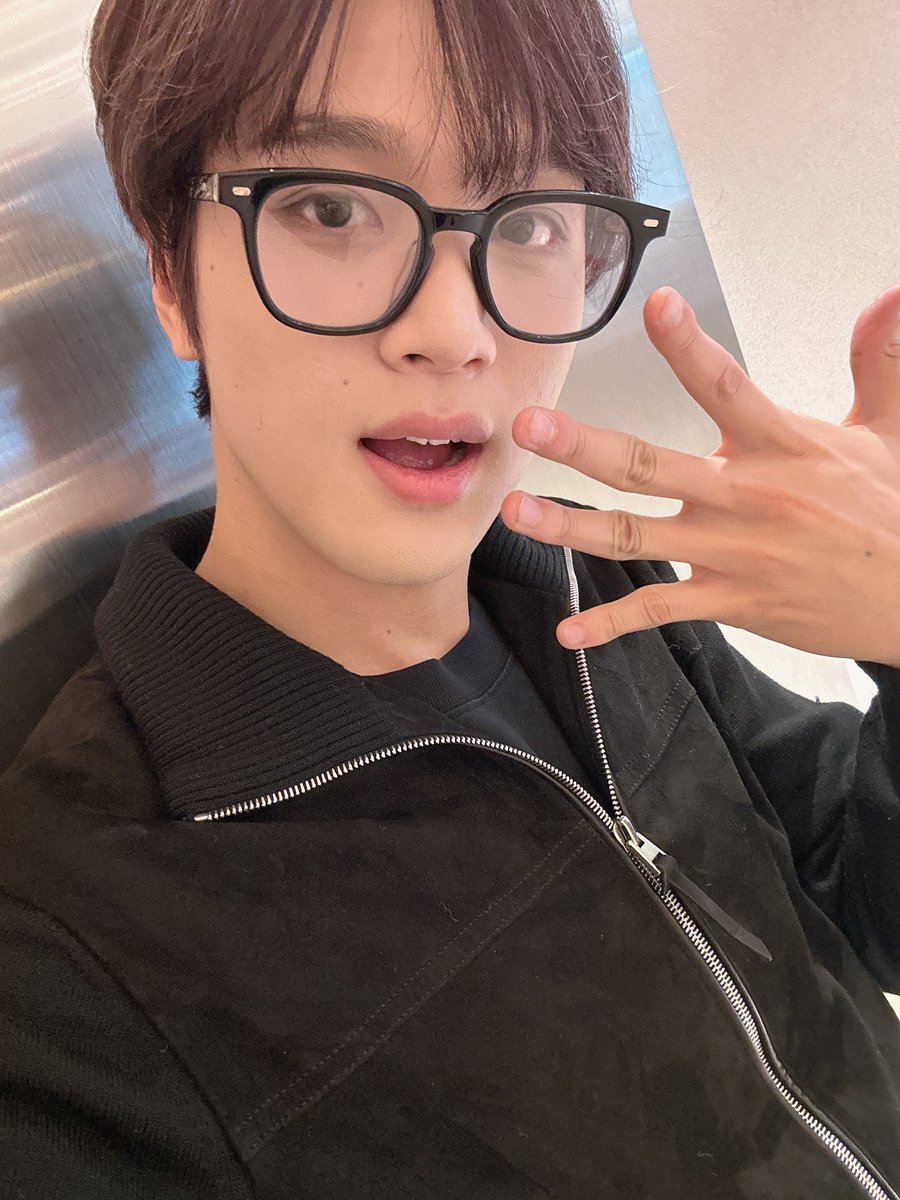 chann6_'s tweet photo. #해찬이와시즈니 안경해찬님 오셨다 너무너무 귀여워.. ( ˊo̴̶̷̤ ̫ o̴̶̷̤ˋ) https://t.co/plyeHEcFsE