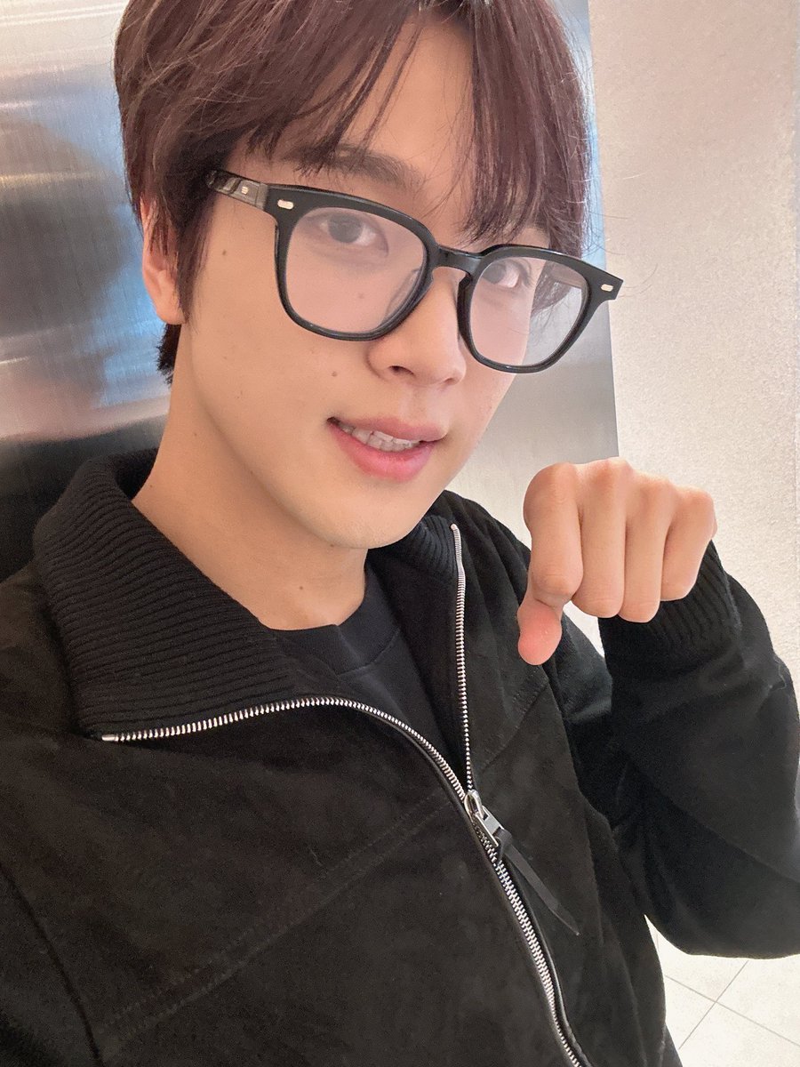 chann6_'s tweet photo. #해찬이와시즈니 안경해찬님 오셨다 너무너무 귀여워.. ( ˊo̴̶̷̤ ̫ o̴̶̷̤ˋ) https://t.co/plyeHEcFsE