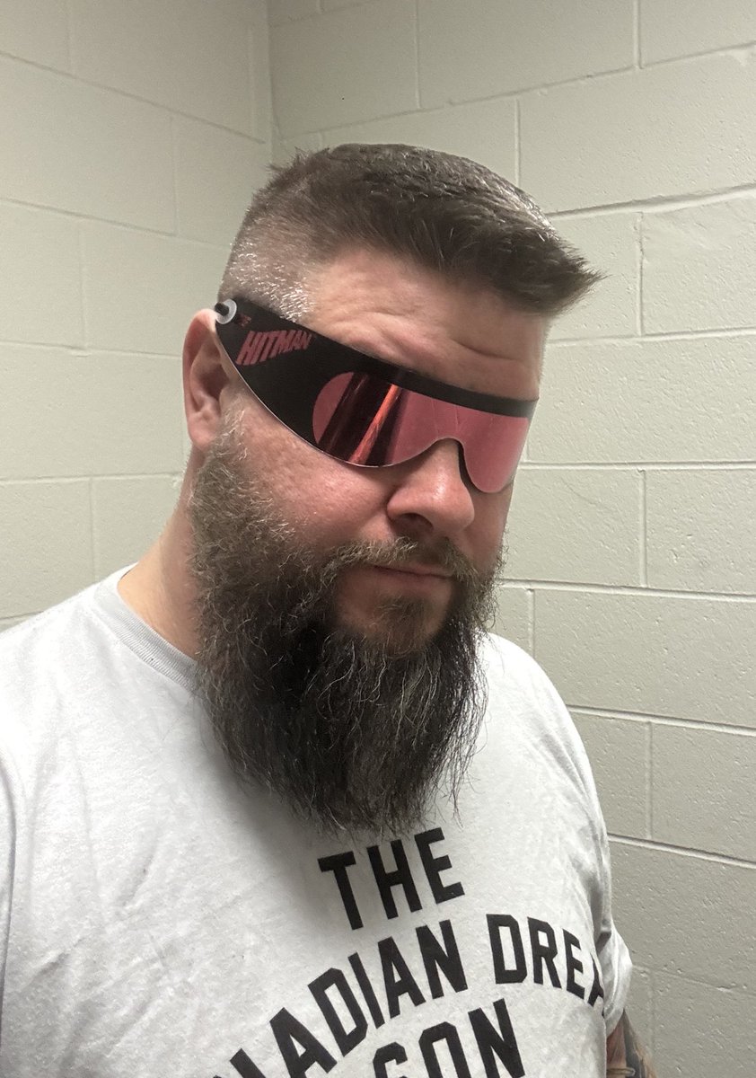 Even made sure to bring my glasses so I can look over the contract properly before putting pen to paper! 😎
#SEVENTEEN
#snme2025 
#SNME 
#zelena