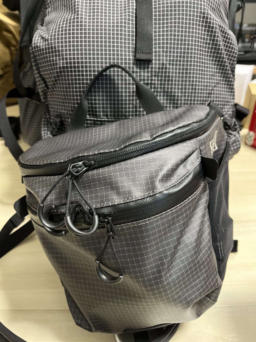 greener1207's tweet photo. ULバックパックを遂に手を出してしまいました、今のと比べて1.4kg程軽い。
カメラケースに合わせた柄で全体の統一感出したくてソフトクーラーまで追加で。
せっかくだからもう少し荷物減らしてみますか…。

#徒歩キャンプ
#TrailBum
#年明け散財そのニ https://t.co/ByGCxJiNRs