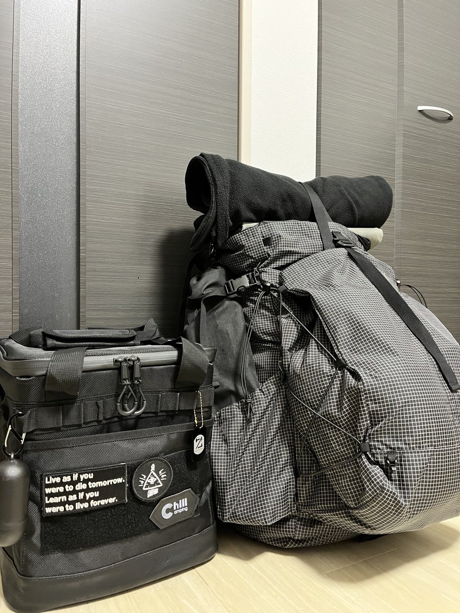 greener1207's tweet photo. ULバックパックを遂に手を出してしまいました、今のと比べて1.4kg程軽い。
カメラケースに合わせた柄で全体の統一感出したくてソフトクーラーまで追加で。
せっかくだからもう少し荷物減らしてみますか…。

#徒歩キャンプ
#TrailBum
#年明け散財そのニ https://t.co/ByGCxJiNRs