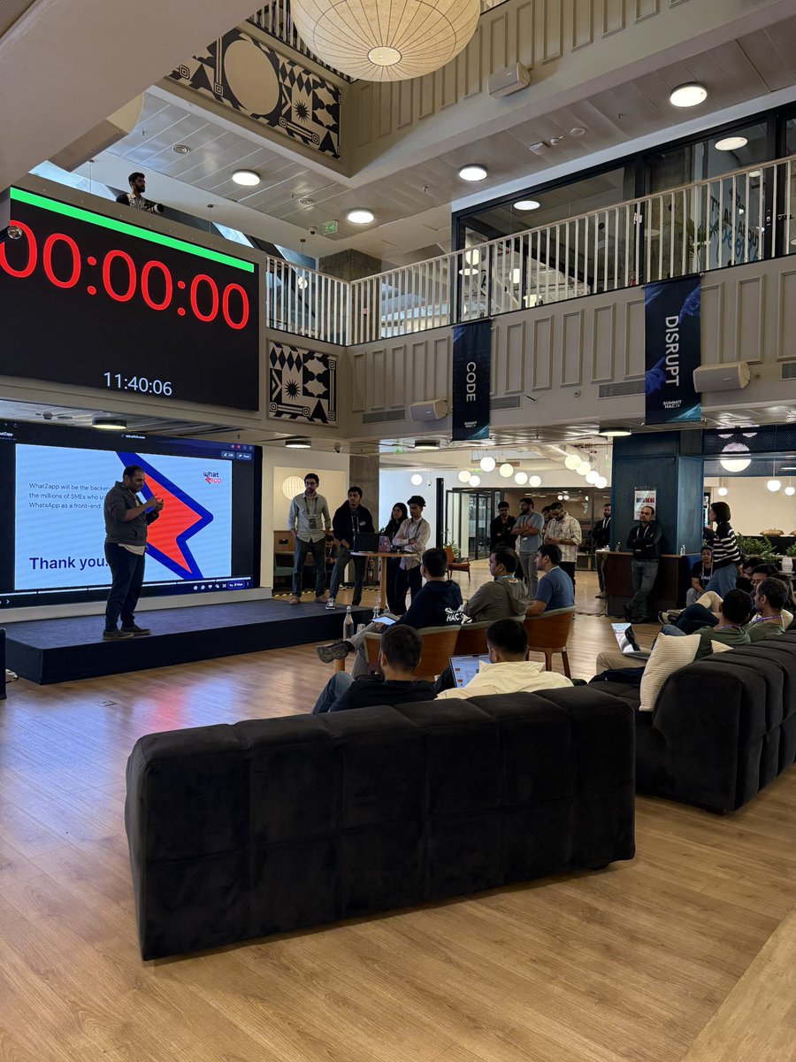 kriti_kg's tweet photo. The hackathon demo day has kicked off! Sooo many cool projects and great energy 😄
@peakxvpartners
#SummitHack #ConsumerAI https://t.co/PcAEZrYHwa
