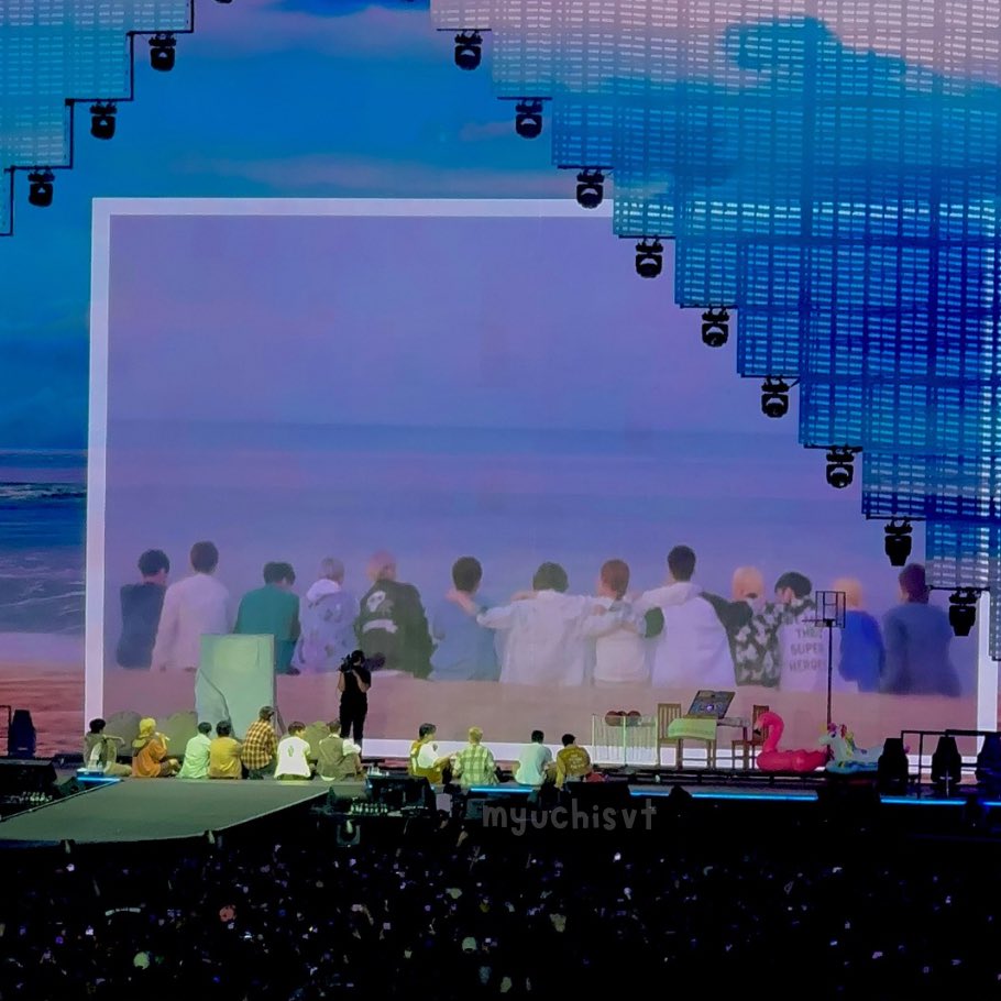 myuchisvt's tweet photo. A week has passed since SEVENTEEN RIGHT HERE BULACAN, yet I can't stop thinking about this photo.

It’s a reminder of the beauty in waiting—waiting for those empty spaces to be filled, and for the moment they come back together. 

Forever a Carat, until SEVENTEEN becomes seventy. https://t.co/n2wn6MwnpP