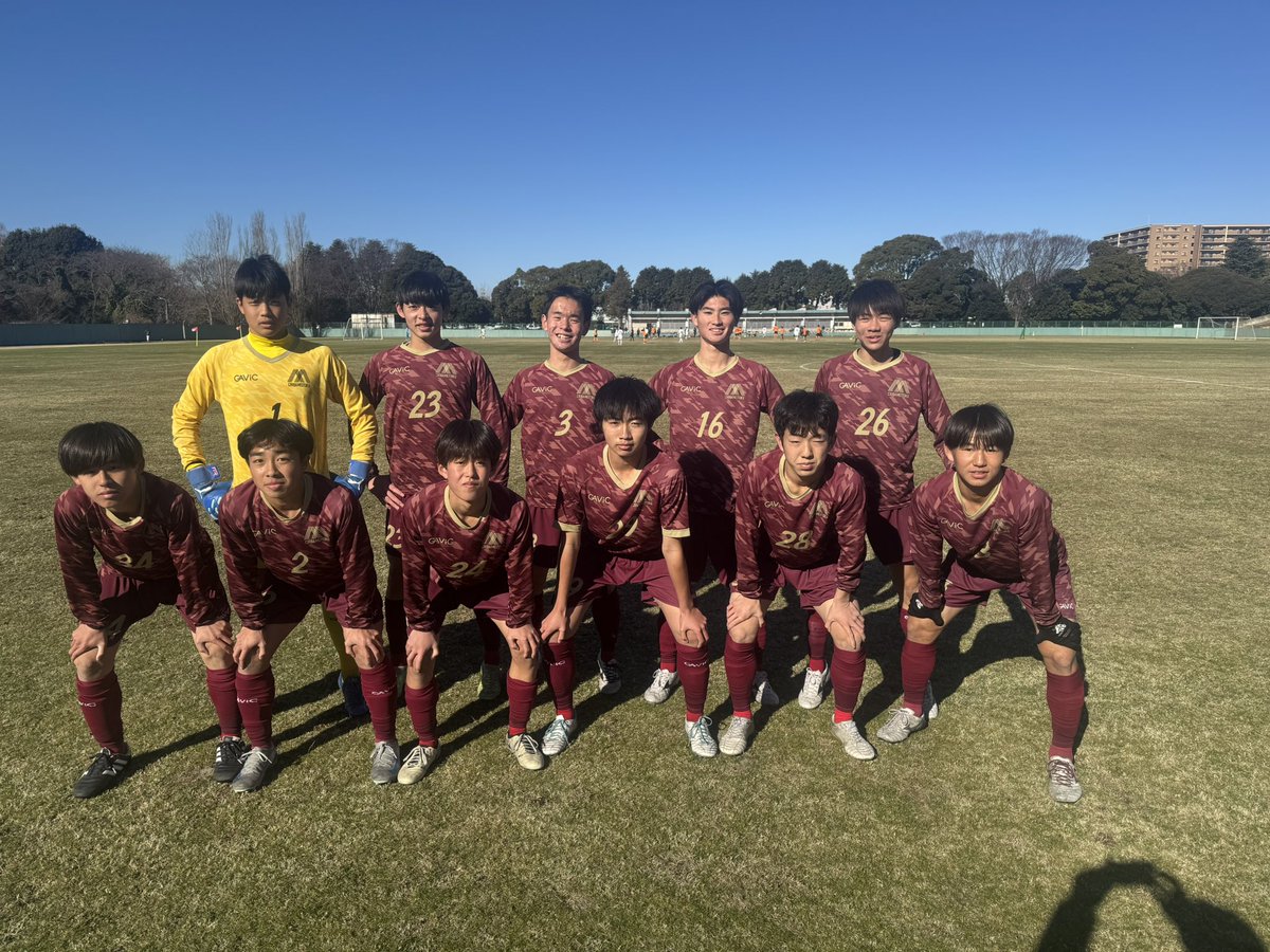 meitokusc's tweet photo. 千葉市選手権
千葉明徳vs JAZARP
0-3
0-1
0-4
完敗でした🏳️

前半20分までは見事な応戦でしたが…ミドル1発で急降下でした。

後半は、目的を達成すべく、前がかるもクオリティーとプレー判断には鍛錬を要する結果となりました。

相手にいたOBたちのように、試合巧者に成長を遂げてほしいものです。 https://t.co/j3KiDiRfas