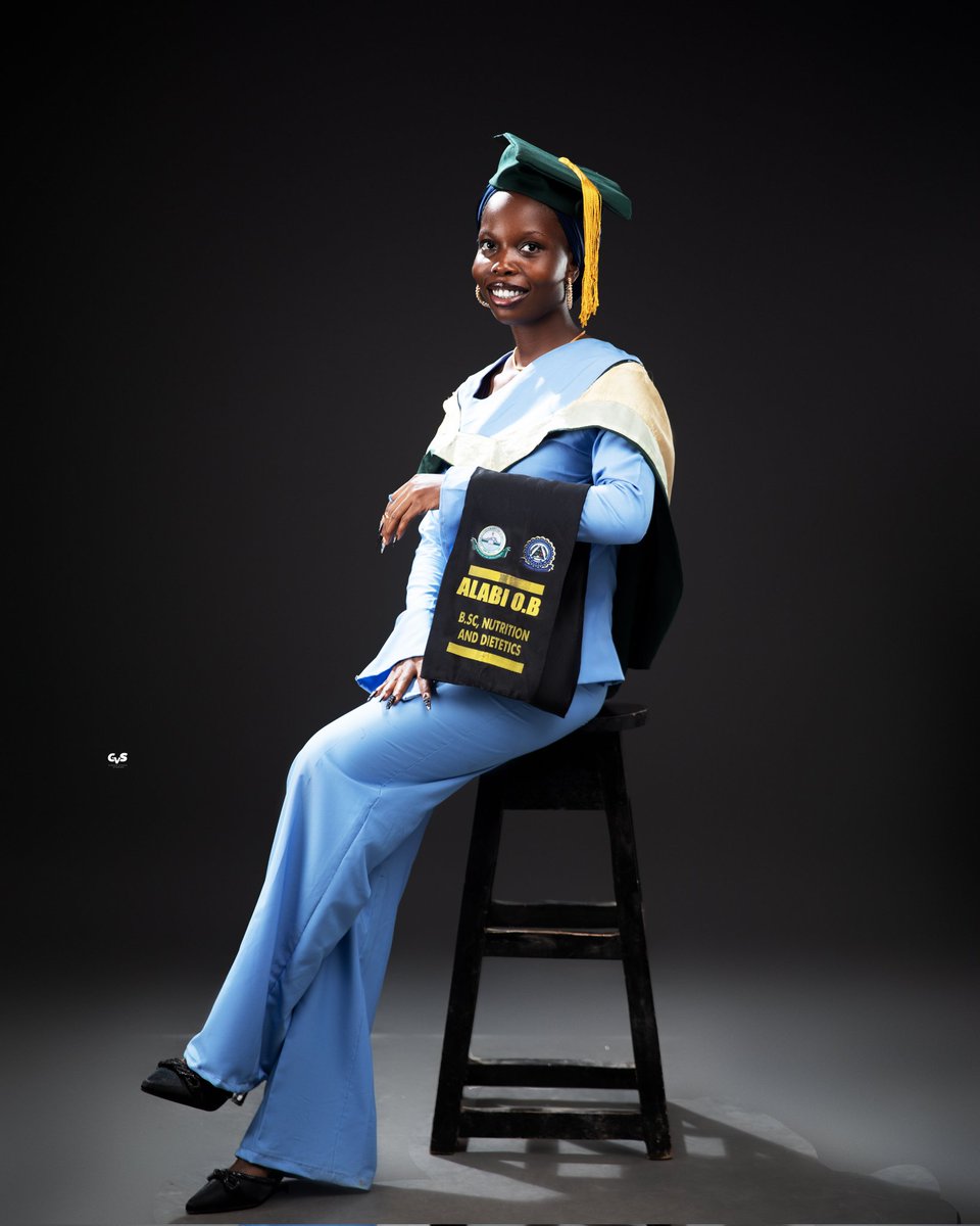 OmololaAlabi7's tweet photo. To that little girl that lost her father at age 9,I'm super duper proud of the woman you're becoming Omolola Barakat,  ALABI.🤭❤🎉
https://t.co/guwKxon3Uy Nutrition and Dietetics in the bag.🎉
Alhamdulillah for this great feat.🤲✨
#funaab32ndconvocation #FunaabConvocation https://t.co/1N97XuAJ8y