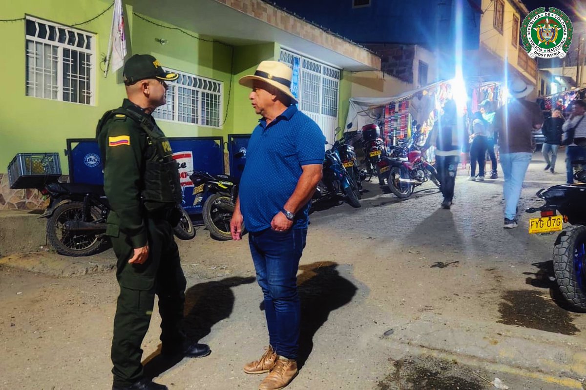 PoliciaStander's tweet photo. 🚔👮♂️ El comando de Policía #Santander está comprometido con la seguridad de todos en las ferias y fiestas de #Surata. ¡Disfruta con tranquilidad, nosotros cuidamos de ti! 🚓
#PatrimonioDeLosColombianos #DiosYPatria https://t.co/wUFly71ao9