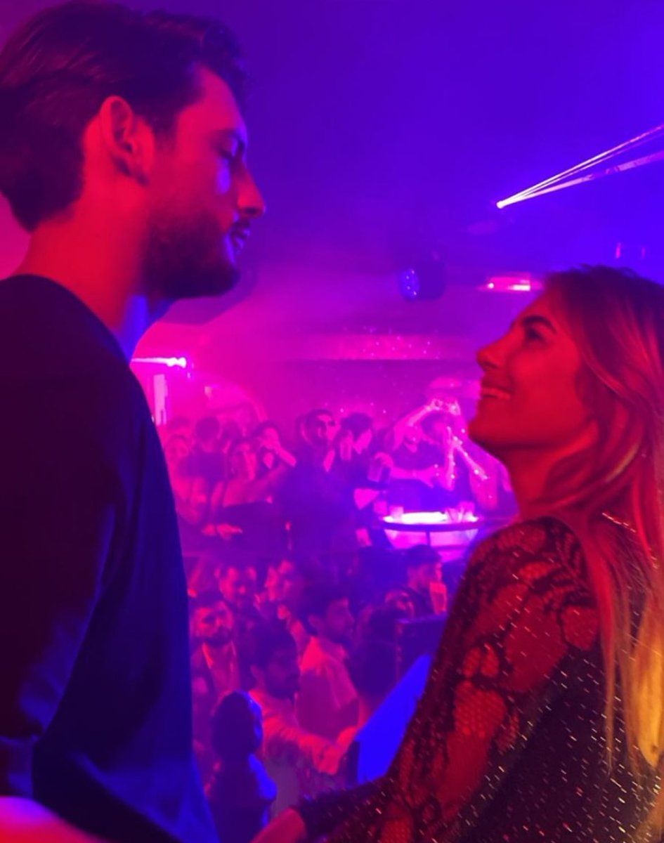 madonna come si guardano sti due😭😭😭😭😭