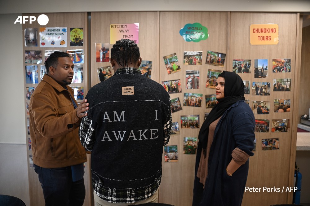 After 13 years in Hong Kong as a refugee, "John" received plane tickets that would grant his family new lives in the United States—only for them to be snatched away with a stroke of the pen by President Donald Trump.

<a href="/AFP/">AFP News Agency</a> breaks the story: u.afp.com/SktE🧵1⃣