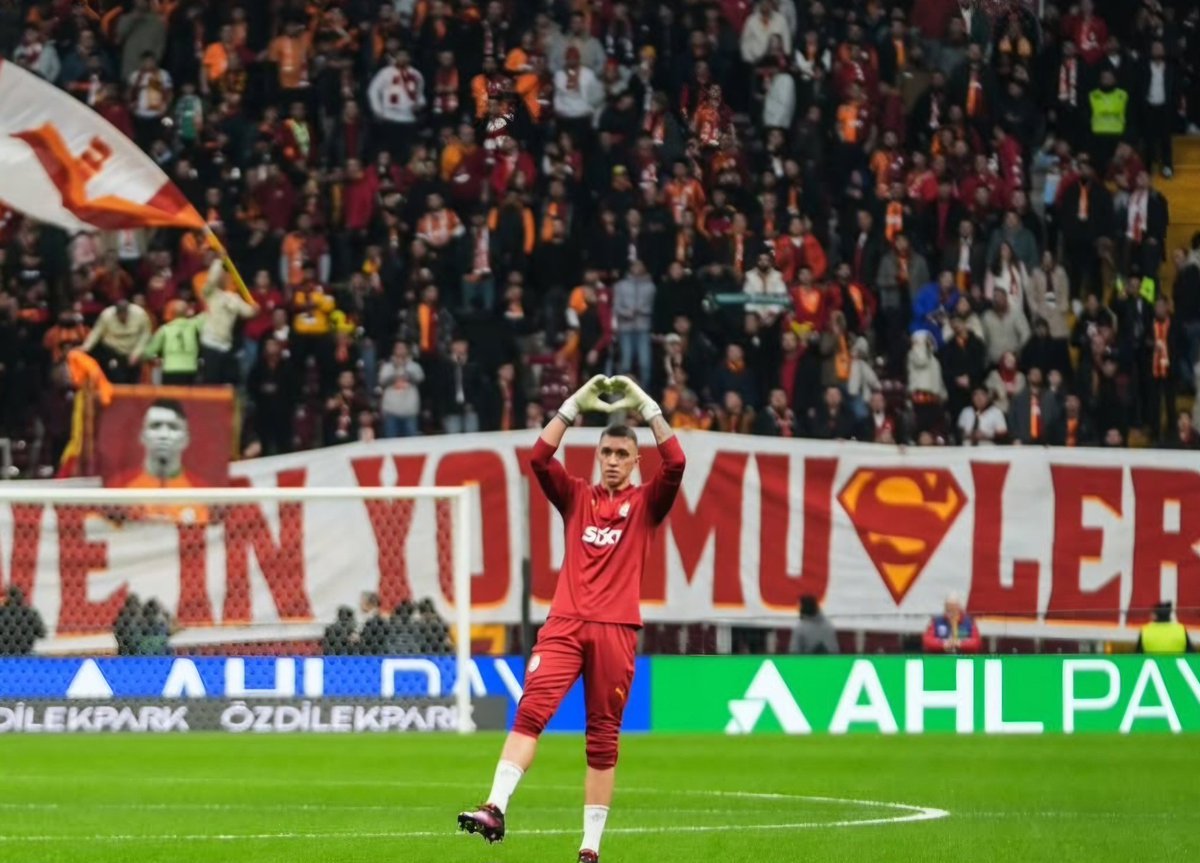 Baharrrrrr1905's tweet photo. @GalatasaraySK @GSBasketbol @kadinfutbolGS @GSVoleybol1905 Günaydın her zaman kazanan İyiler..💪
#Alayına GALATASARAY 👊
#Transferplease
#KAPTAN 💛❤️ https://t.co/VE1PhkTM6x