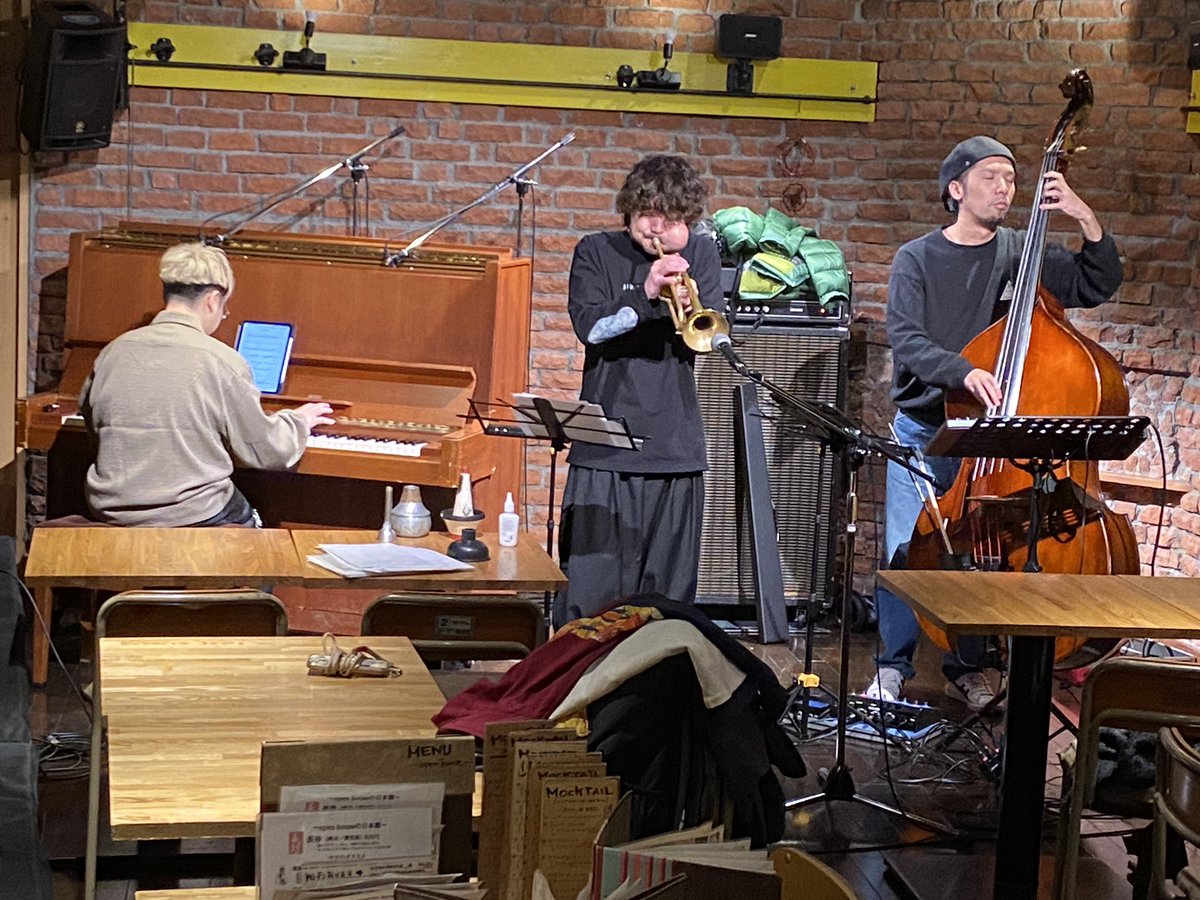 絶賛リハちう
1月26日(日)月刊・渡辺翔太１月号
渡辺翔太(p)類家心平(tp)笠井トオル(b)
open house
open17時 start18時
前売・予約4000円　当日4500円