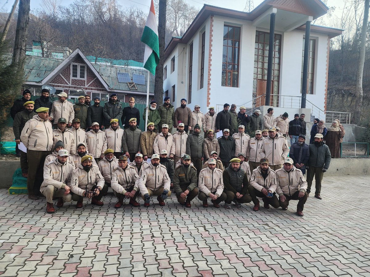 forest_sindh's tweet photo. On the auspicious occasion of the 76th Republic Day, 2025 the Divisional Forest Officer (DFO), Mr. Iqbal Rasool Dar, IFS, proudly unfurled the National Flag with great honour. https://t.co/n8C1CRVphO