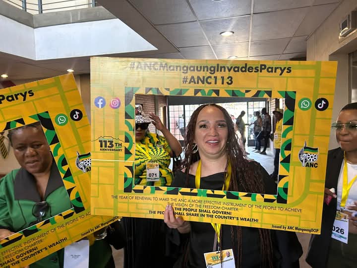 MangaungAnc's tweet photo. Mangaung Invades Parys
The year of renewal to make the ANC a more effective instrument of the people to achieve the vision of the Freedom Charter:
The people shall govern!
The people shall share in the country's wealth!
๐ค๐๐
#ANC113
#ANCJan08
#ANCJan8Statement
#ANCFreeState https://t.co/LwukEBpZYg
