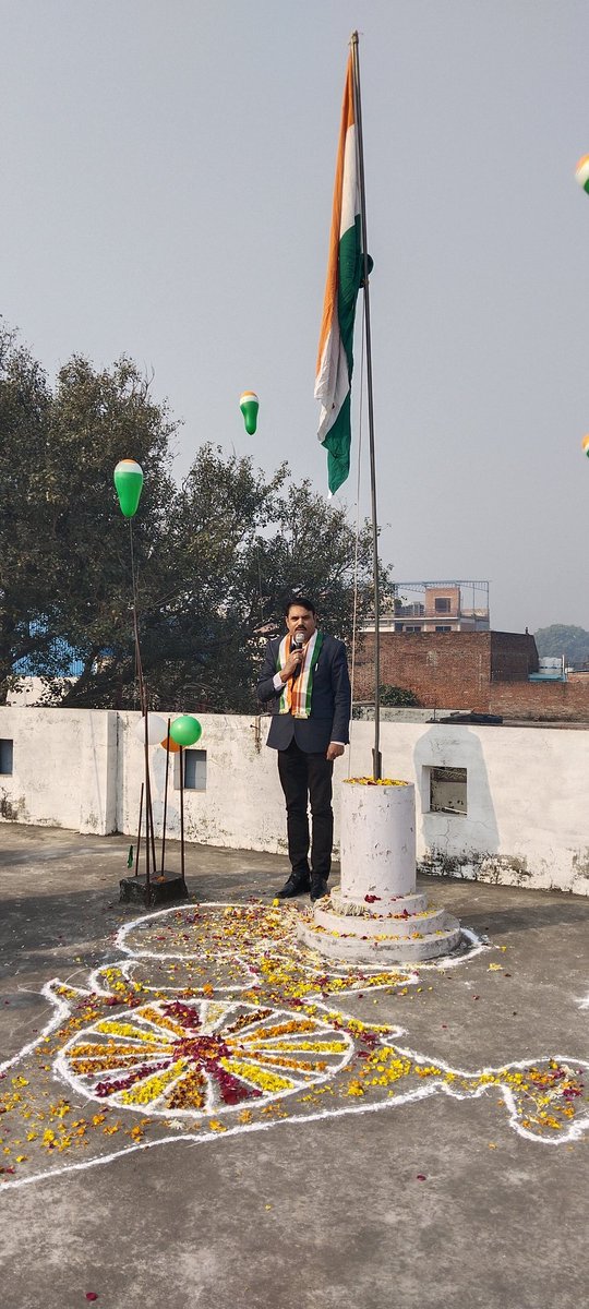 fcidoayodhya's tweet photo. आज 76वें गणतंत्र दिवस के अवसर पर भा.खा.नि.,मं.का., अयोध्या में मंडल प्रबंधक महोदय श्री महेंद्र सिंह जी के कर-कमलों द्वारा सभी अधिकारियों/कर्मचारियों की उपस्थिति में ध्वजारोहण 🇮🇳 किया गया और संदेश सह शुभकामनाएं दी गयीं । #RepublicDay2025 https://t.co/WWk2Pre6ae