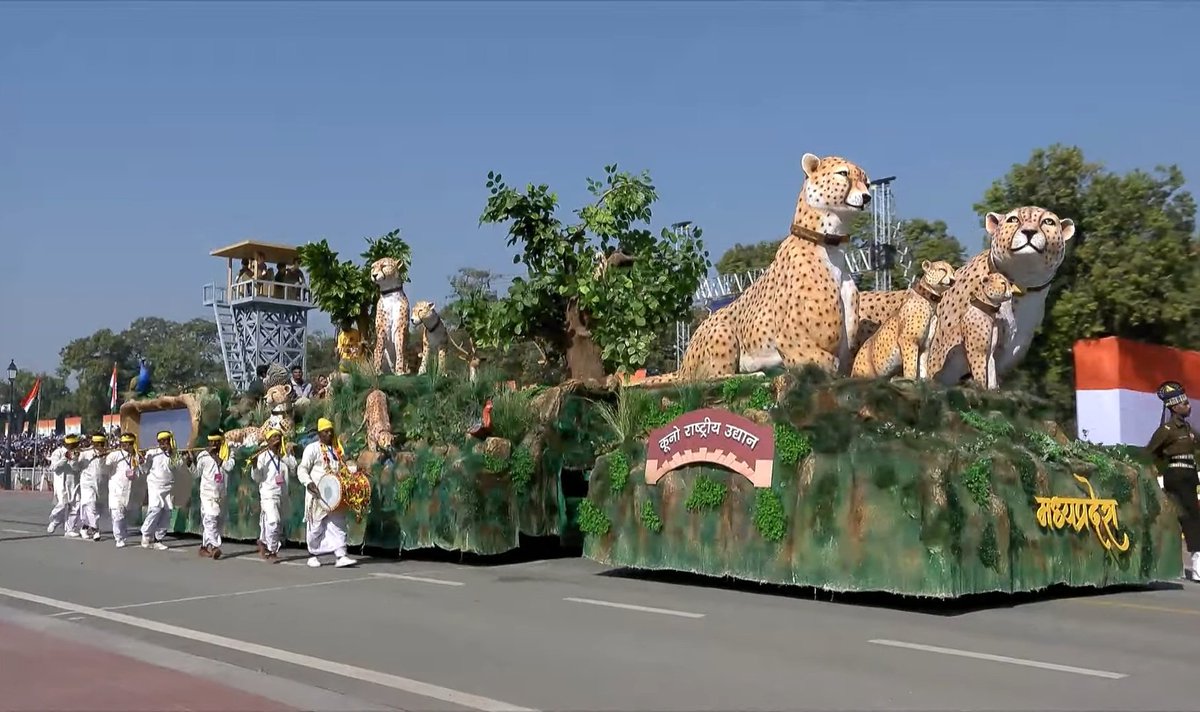 ThePerilousGirl's tweet photo. Tableau of Madhya Pradesh 🇮🇳

#RepublicDay2025 #RepublicDayIndia https://t.co/c15h6qiGdE
