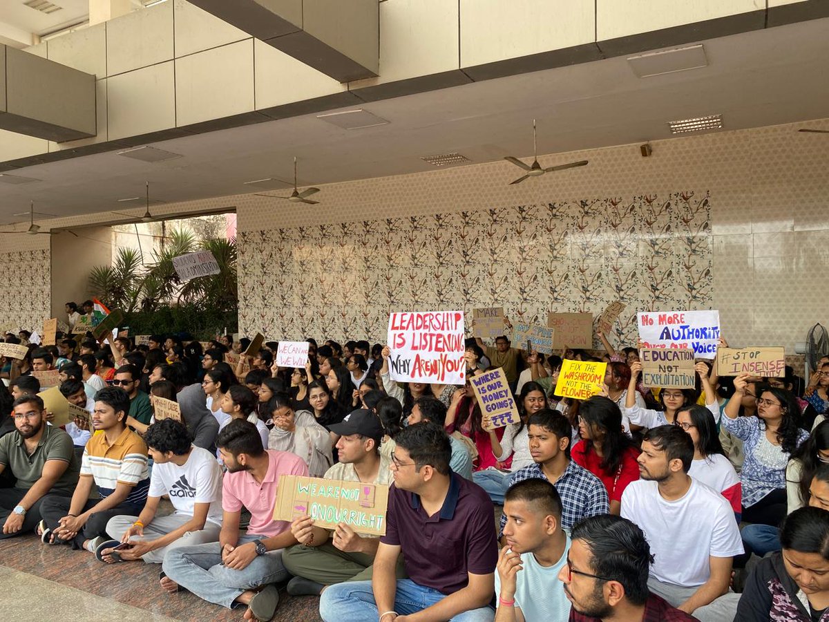NLUOProtest2025's tweet photo. Exercising our constitutional right to protest, we stand united for justice and accountability. The values of our Republic guide us—equality, transparency, and dignity. Day 3, stronger than ever. #NLUOprotest2025 #Nluoprotest https://t.co/20Ojyiizd5