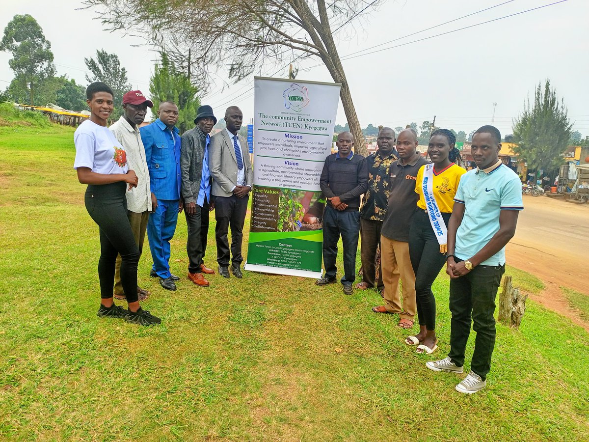 akankunda10953's tweet photo. Great thanks to @TCEN_Kyegegwa and Kyegegwa town council members for joining us during our #letthepearlshine campaign in Kyegegwa town council. We hope for a cleaner Kyegegwa. 
@misstourismUga @MTWAUganda @ObukamaBwaTooro @AbaanaBomuka @MinistryTooro @mugarra @lugya_ivan https://t.co/WyauSVGTjP