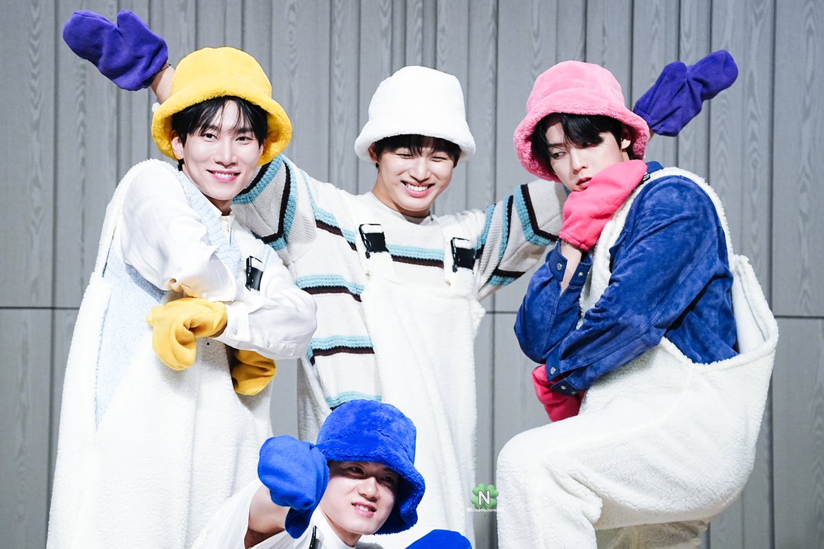 Melody_Boice_'s tweet photo. Fofos 🫶🤣

#비투비 #BTOB @OFFICIALBTOB @BTOBCOMPANY https://t.co/ewDsXYXnbl