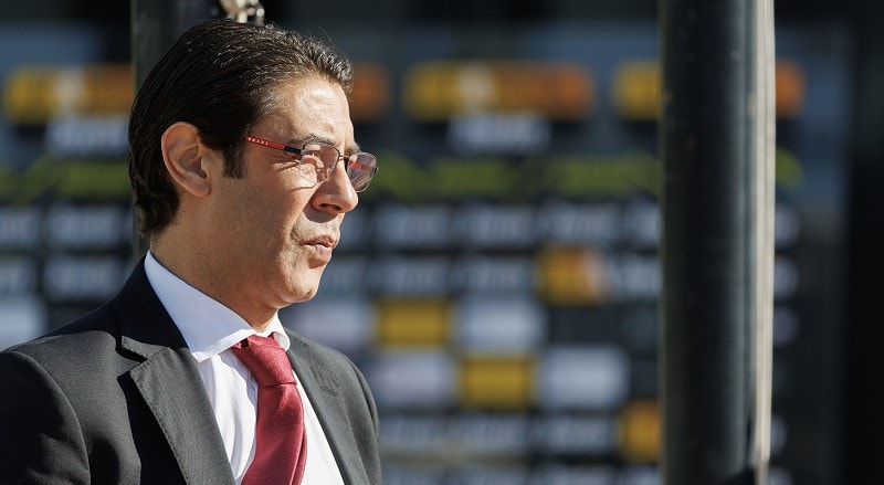 SorayaLatif5's tweet photo. És um cobarde. 
Escondes-te.
Sais da tribuna antes do jogo acabar e, até agora, nem uma palavra????

A tua falta de liderança é inacreditável. 

Ganha vergonha na cara, despede-te e antecipa as eleições. 

Quero o meu, o nosso Benfica de volta. https://t.co/qWNWFjk2oJ