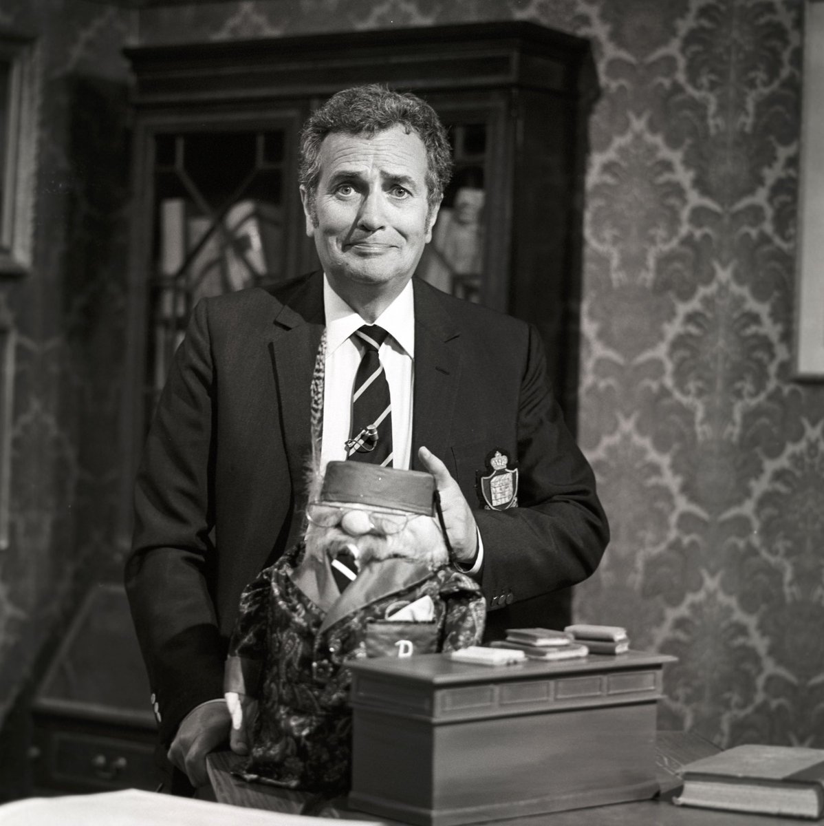 ThamesTVArchive's tweet photo. Remembering Michael Bentine, CBE who was born on this day in 1922. He famously presented Potty Time which ran for 7 series from 1973 to 1980. #pottytime #michaelbentine #michaelbentinespottytime https://t.co/GWT8eYS6Qm