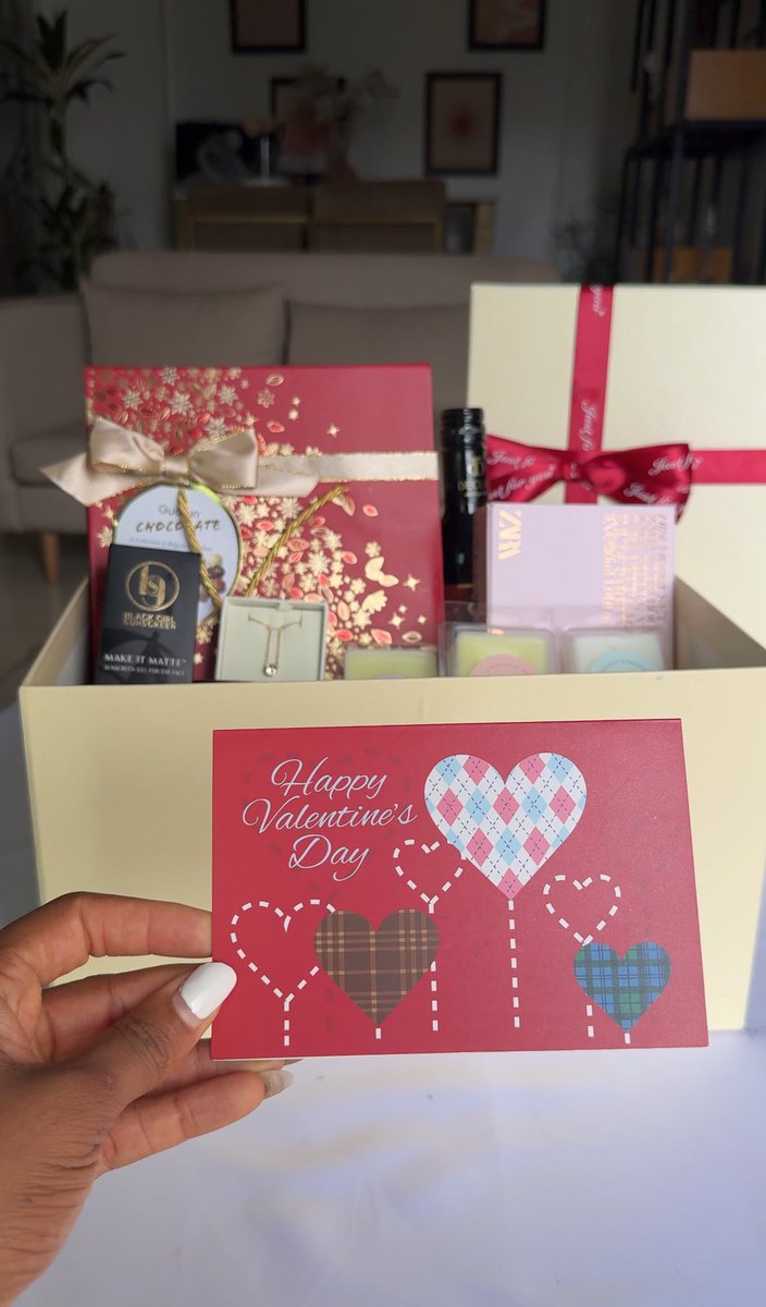 The_amakaaa's tweet image. Shop the Tender Box!

Contains
- Zara discovery perfume set
- Swarovski necklace
- Black girl sunscreen
- Cosmolive scented candle
- 3in1 wax melt set
- Gourmet belgian chocolate box
- Mini bottle of wine
- Customisable love card

Price N425,000

Place your orders now! 💕