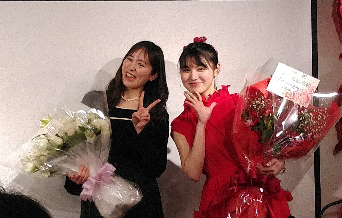 doujin_akabou's tweet photo. 第3部のゲストは新婚さんのりこぴでした。
結婚式での2期生裏話面白かったなあ。
その楽しさは
OGさんやメンバーさん達
まだまだ続きますぞ。
それにしても
この🥂ワインがいつ開いて注がれるのか気になるところです。
#じーな27おめでとう #CloseKnit
#神志那結衣 #坂口理子 https://t.co/QdxZeNzc1y