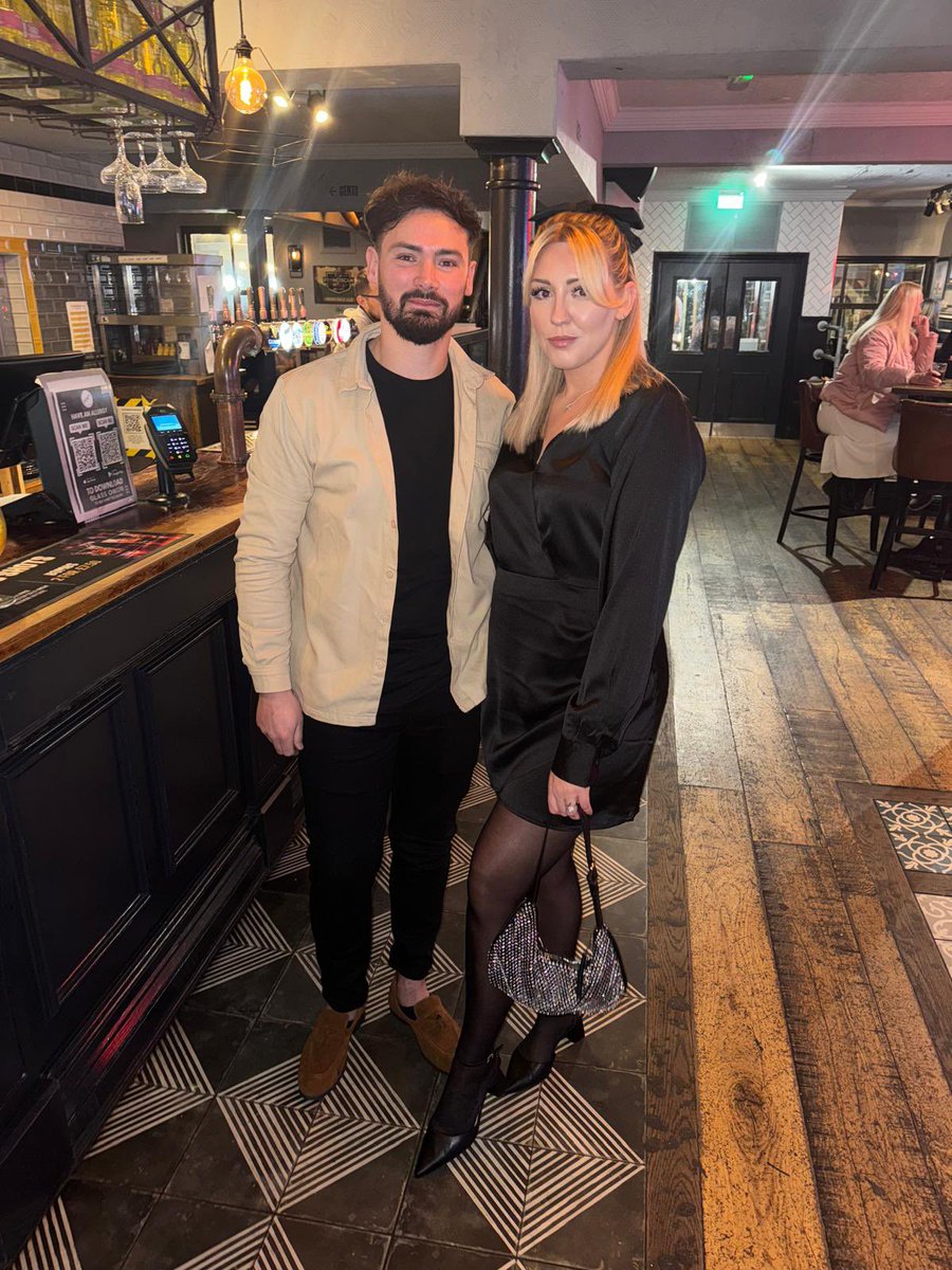 Josh_holmes14's tweet photo. Happy 30th Birthday to my amazing wife.
Hope you have the most amazing day and have been spoilt by the boys. Love you forever ❤️ https://t.co/5ec4yfyGch