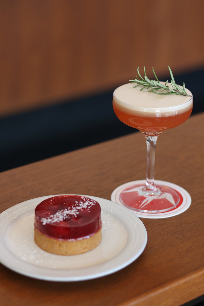 fuglenfukuoka's tweet photo. フグレン福岡店限定の、冬のシーズナルカクテルとスイーツのペアリングをリリースしております🍸🍓

〈FLORAL SOUR〉

〈HIBISCUS &amp; STRAWBERRY GELLY TART〉 https://t.co/olhWTtUhzP