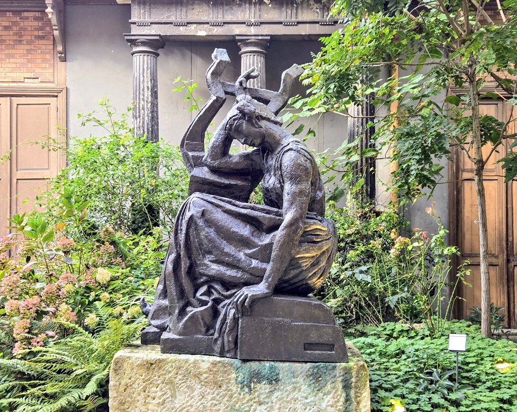 MichelleMoggio's tweet photo. A melacholic Sappho is featured in the #Bourdelle Museum's gracious garden  #TheParisEffect #Paris #Montparnasse #sculpture https://t.co/PvvS9lrLdl