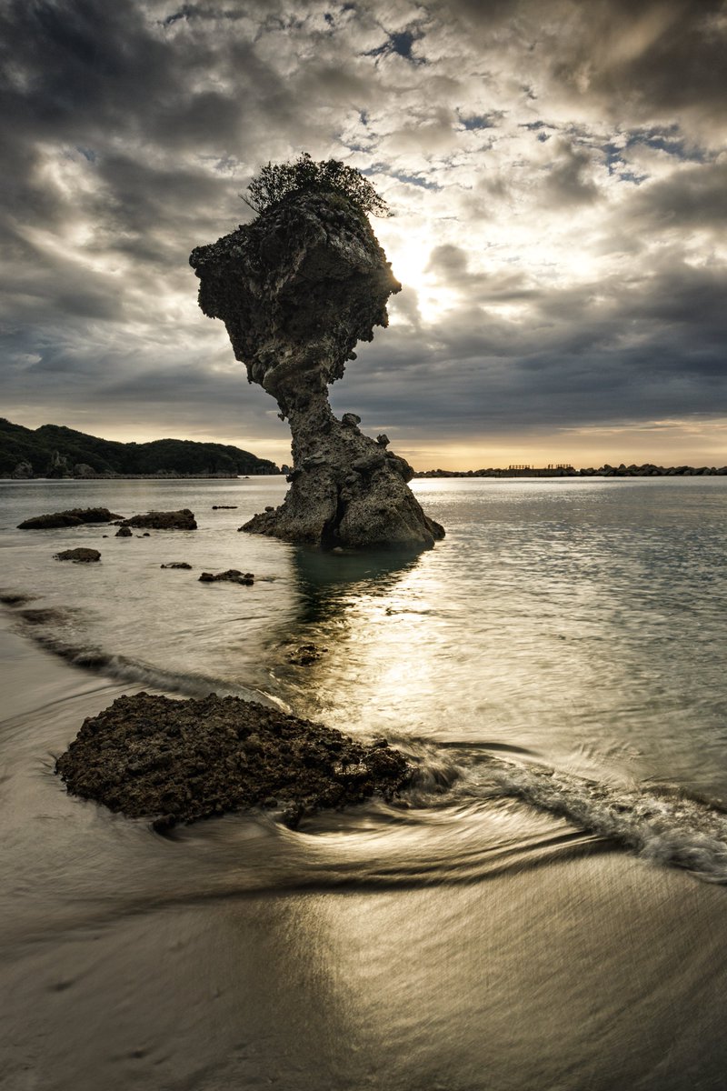 keizphoto's tweet image. りんご岩と水面が輝く時間

Camera：Canon EOS R6 Mark Ⅱ
Lens : RF24-70mm f2.8 L is usm
Location : Nagasaki , japan
#tokyocameraclub 
#eosr6mark2 
#キヤノン党でほめあいたい