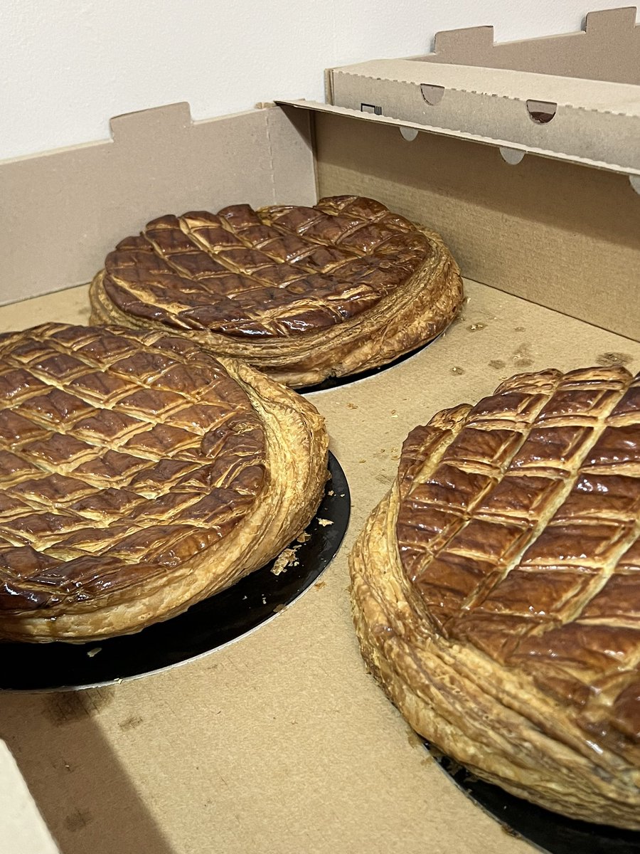 Courses hippiques Anjou-Maine Centre-Ouest (@courseshippamco) on Twitter photo Les Galettes sont arrivées à Durtal !
Venez dĂ©guster une part pour cette premiĂšre rĂ©union de lâannĂ©e sur lâhippodrome đđ
1 fÚve trouvée = 1 bon à parier de 10⏠Les Galettes sont arrivées à Durtal !
Venez dĂ©guster une part pour cette premiĂšre rĂ©union de lâannĂ©e sur lâhippodrome đđ
1 fĂšve trouvĂ©e = 1 bon Ă  parier de 10âŹ