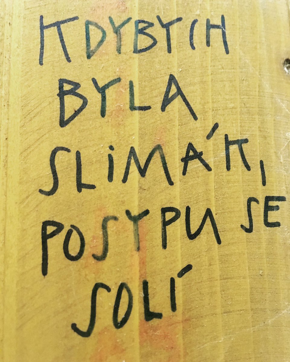 LilNinAdler's tweet photo. Poezie dejvicke nadrazky. https://t.co/bDTk5zxV5D