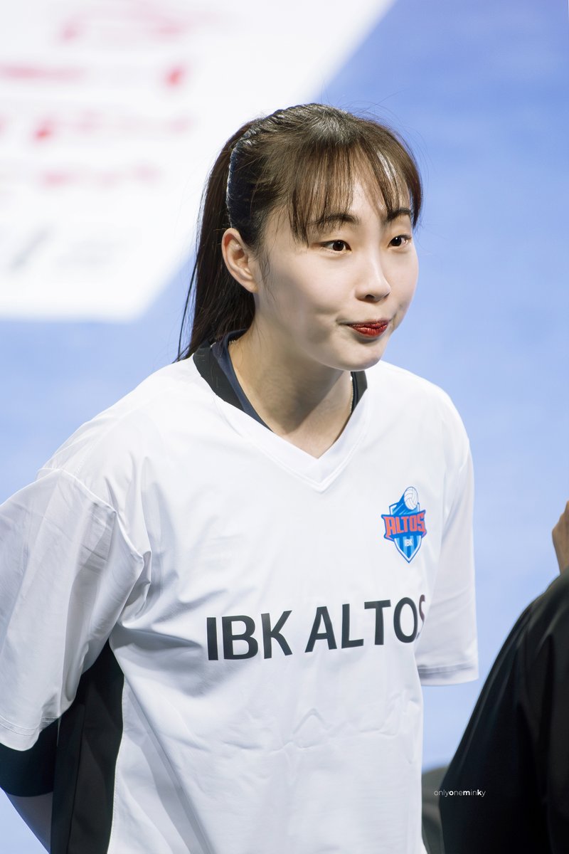 하얀 수달🤍

#황민경