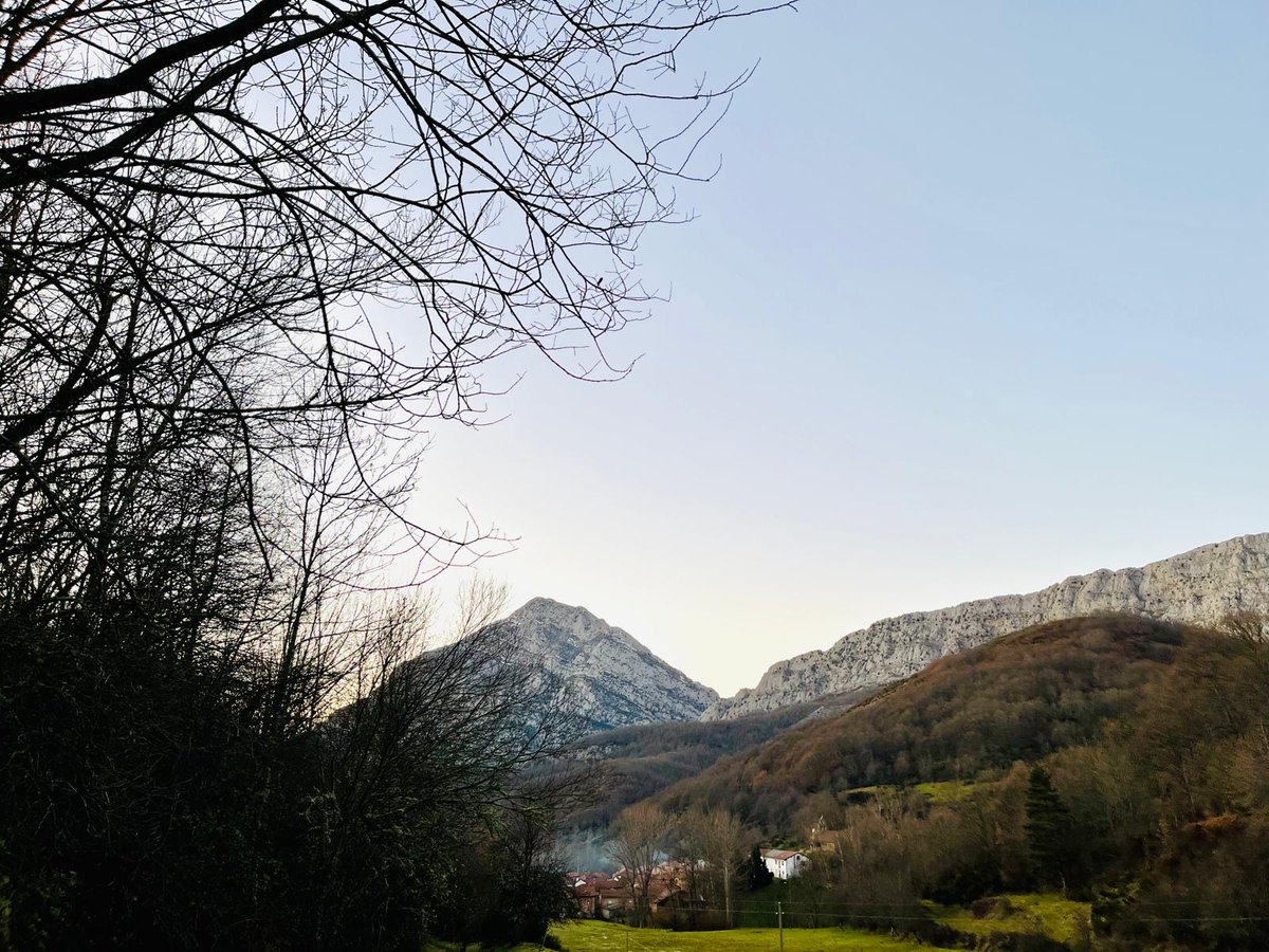 Luliirvalbu's tweet photo. 29.12.24 👣🩵🐺🐺👥🧡🌞
#Horcadas #leonesp ♥️🦁 https://t.co/Sst7WATV8p