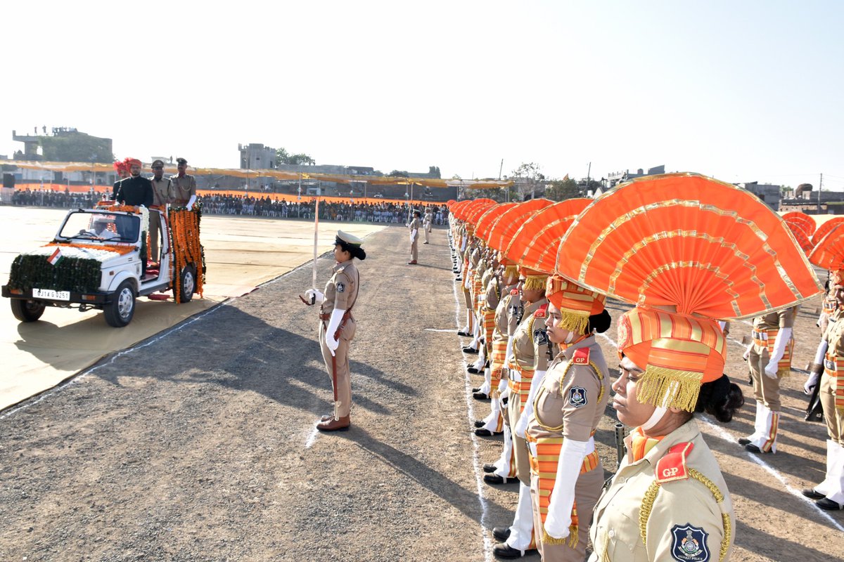 ddoamreli's tweet photo. જિલ્લા કક્ષાના ૭૬મા ગણતંત્ર પર્વની 🇮🇳 ઉજવણી માન.કલેકટર સાહેબના અધ્યક્ષસ્થાને સાવરકુંડલા ખાતે કરવામા આવી.

"આપણું બંધારણ 'વિશ્વ બંધુત્વ' &amp; 'સર્વ કલ્યાણ'ની ભાવના પર રચાયું, 'વિકસિત રાષ્ટ્ર' માટે અંત્યોદયના વિચારને ચરિતાર્થ કરવો જરુરી છે"
#HappyRepublicDay2025 
@CMOGuj @InfoGujarat https://t.co/1l6RgkW3S3