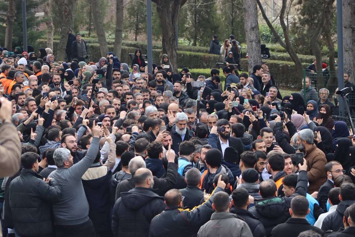 abdulkadirparlk's tweet photo. #MiraçKandili vesilesiyle Ankara'da "Miraç ve Namaz" konulu konferans yapmak isteyen Furkan Gönüllülerinin konferans yapacağı salon tehdit edildi ve #AnkaraEmniyeti tarafından düğün salonuna giriş engellendi.
Yazıklar olsun!

AlparslanHoca Ankarada
MiraçKonferansına PolisEngeli https://t.co/4La53IZECI